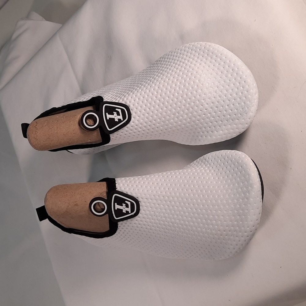 L Run Water Shoes - Size 4.5 to 5.5 - New - Picture 2 of 6